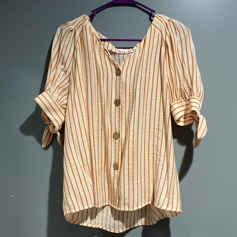 Button down shirt - Picture 2 of 3